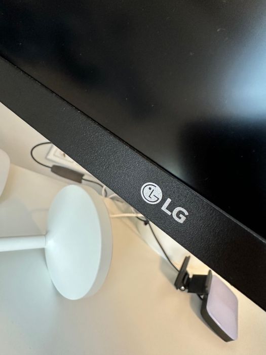 Монітор 27" LG 27UP650-W