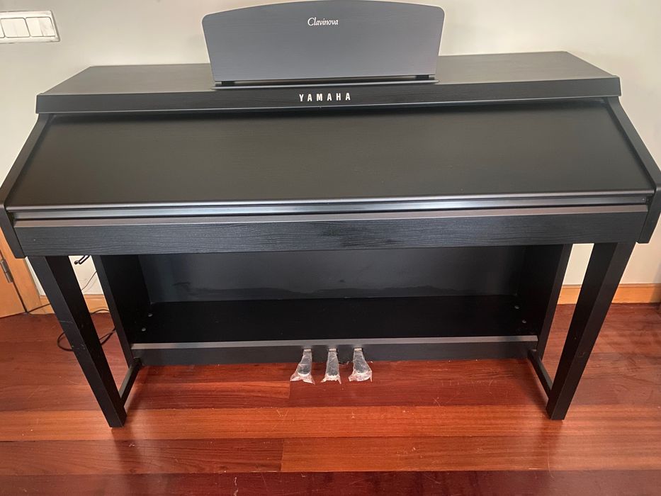 Yamaha Clavinova CVP-701 B – Como Novo