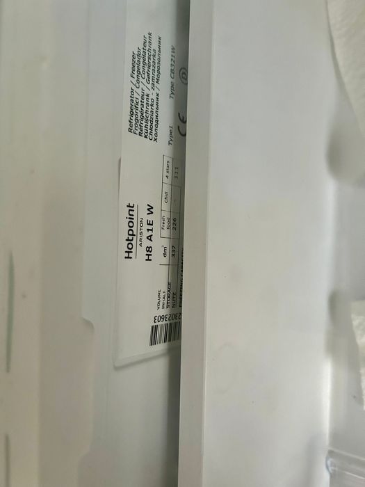 Frigorífico Ariston Hotpoint H8 A1E W