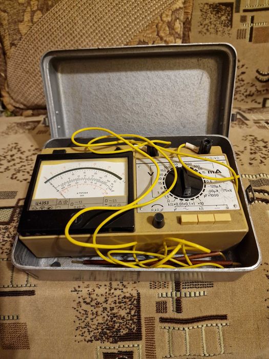 Блок живлення, амперметр та інші прилади періоду СРСР (8 приладів)