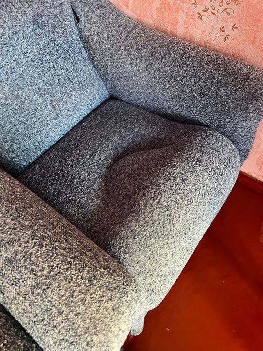 Два спальных кресла , ширина спального места 1 м., длинна 2 метра