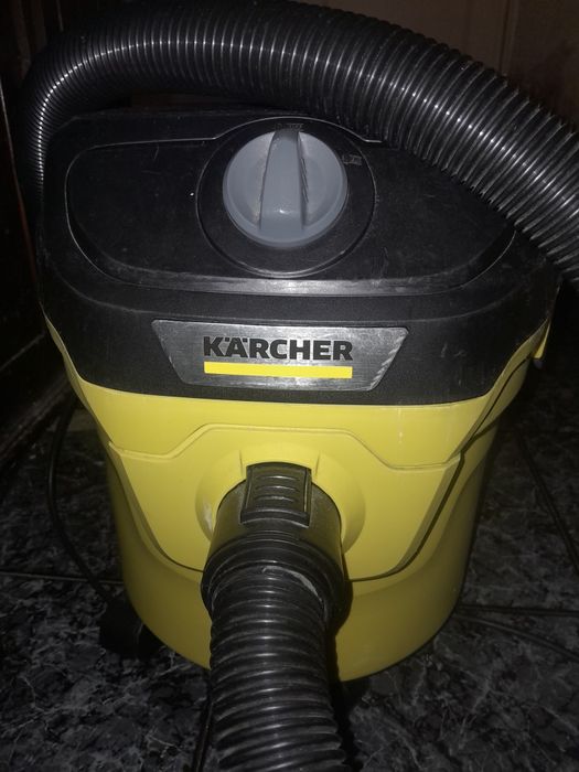 Aspirador industrial  KARCHER de solidos/ liquidos 20€