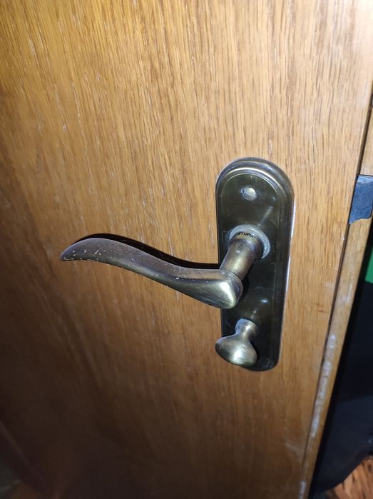 Двері в ванну кімнату