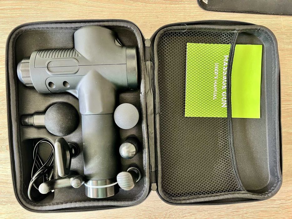 Pistolet do masażu z etui i końcówkami
