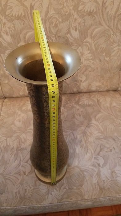 jarra para flores cônico de latão