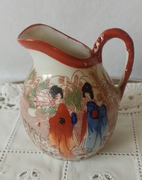 Leiteira em porcelana japonesa