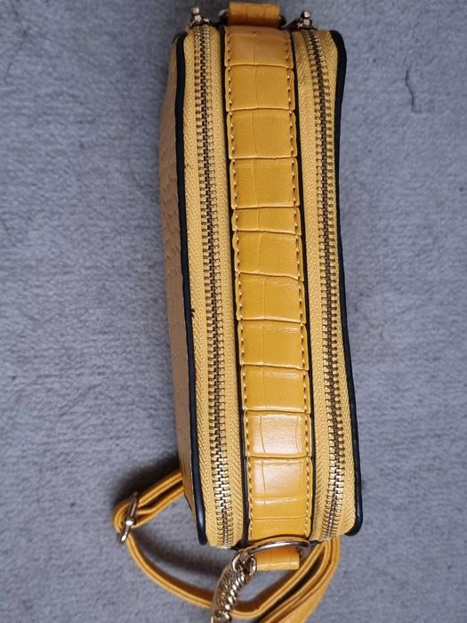 Carteira amarela de ombro