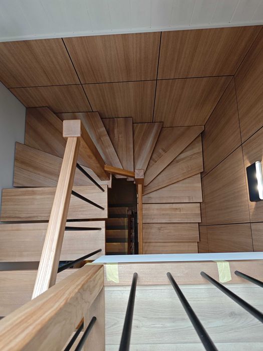 Ступені з ясеня від виробника