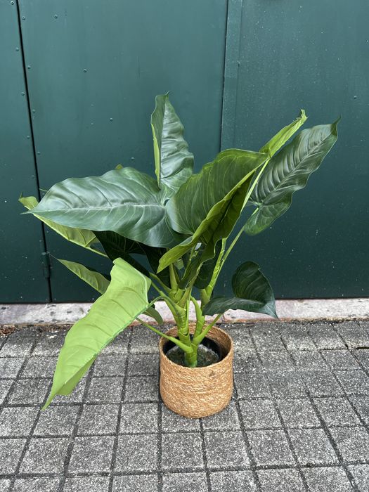 Planta artificial com cesta