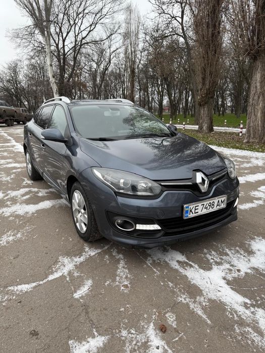 Продам  свій сімейний автомобіль, машина повністю доглянута та обслужена, 1.5 dci, 6-ст МКПП , Комплектація LIMITED Клімат-контроль, безключовий доступ
Start-Stop, датчик світла та дощу, датчик тиску шин, Круїз-контроль, парктронік, підігрів сидінь, навігація Bluetooth USB, , не фарбований, пробіг оригінальний.