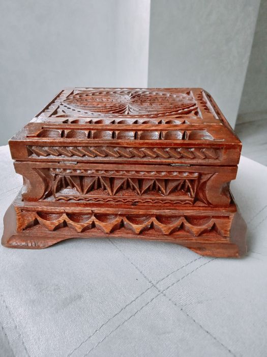 Шкатулка ручної роботи