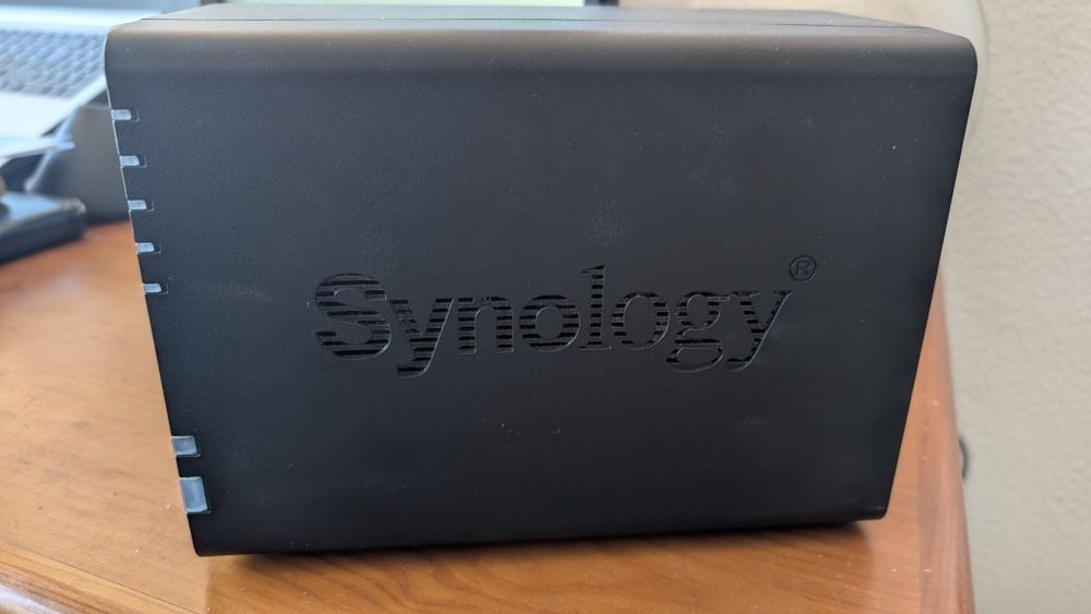 Synology DS220+ (Intel) + 4TB WD Red Pro (Gama Profissional) – Impecável