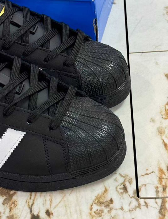 Superstar foundation Black 42