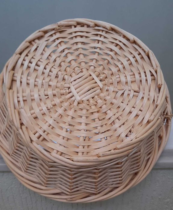 Excellent-condition wicker basket426638015736719361