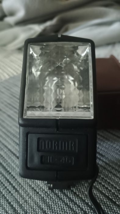 Lampa błyskowa 220V do aparatu.