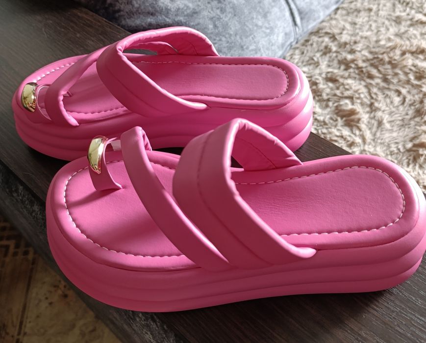 Продам шльопанці нові