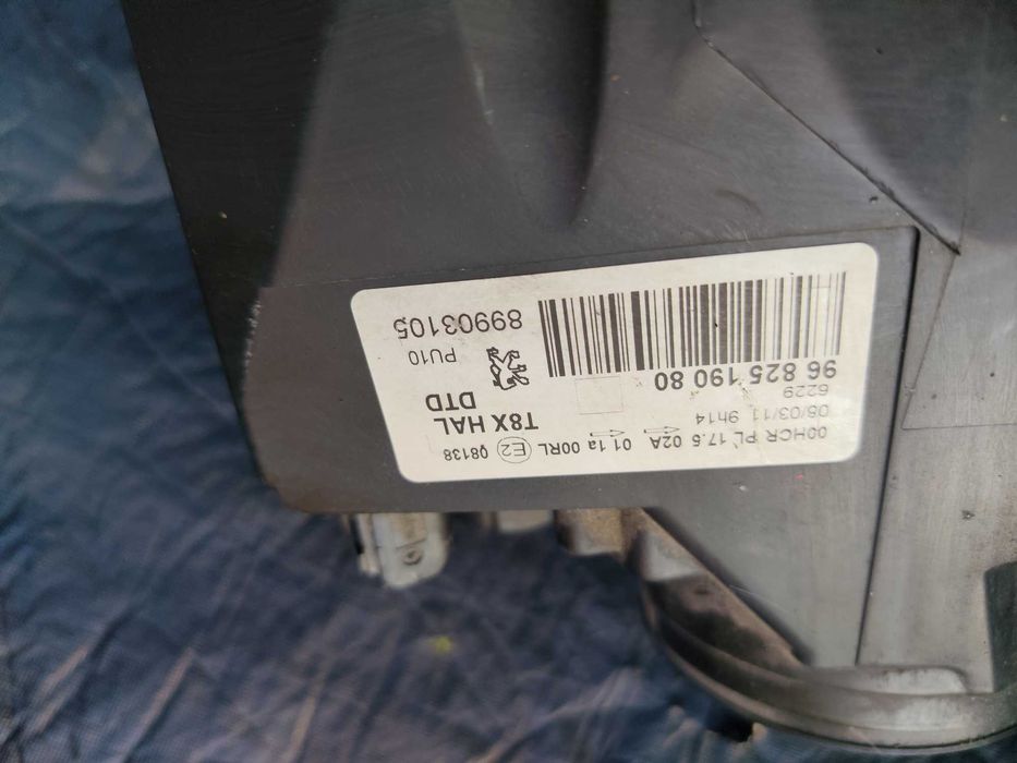 Lampa prawy przód Peugeot 3008