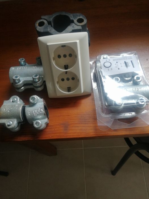 Abraçadeiras tapa furos de 1/2, 3/4 e 1/1/4  tomada dupla