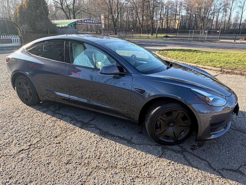 Tesla 3 RWD rok 2023 przy obecnych cenach paliwa - jazda za darmo