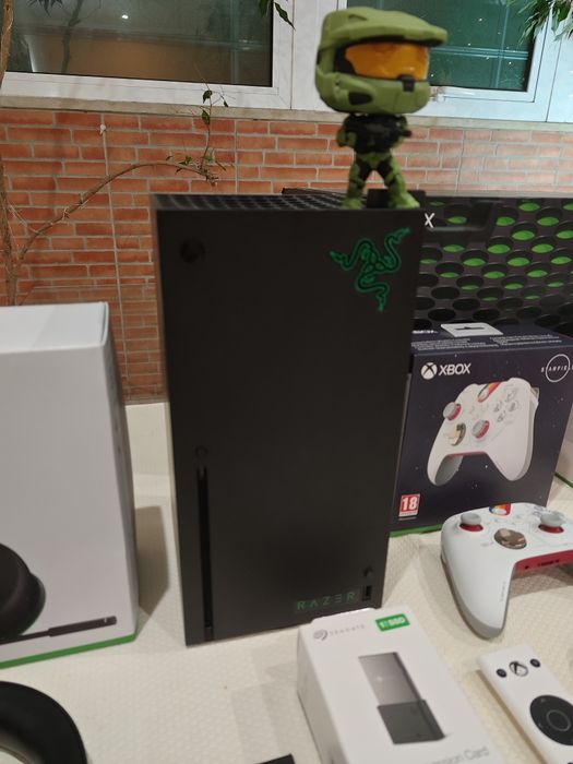 Xbox series X 2 Tb mais 3 Jogos Fisicos, 2 comandos e Fones XBOX