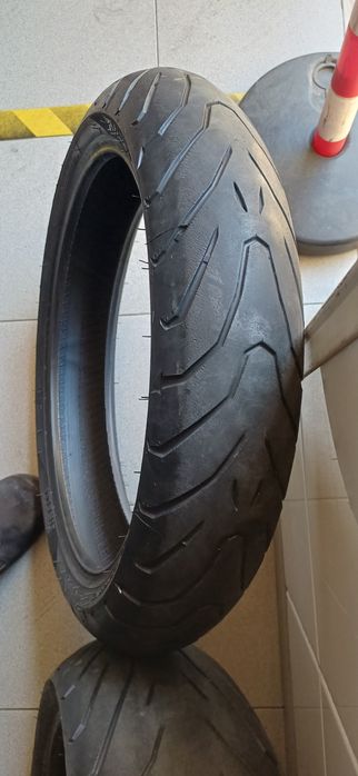 Vende se conjunto de pneus de mota PIRELLI