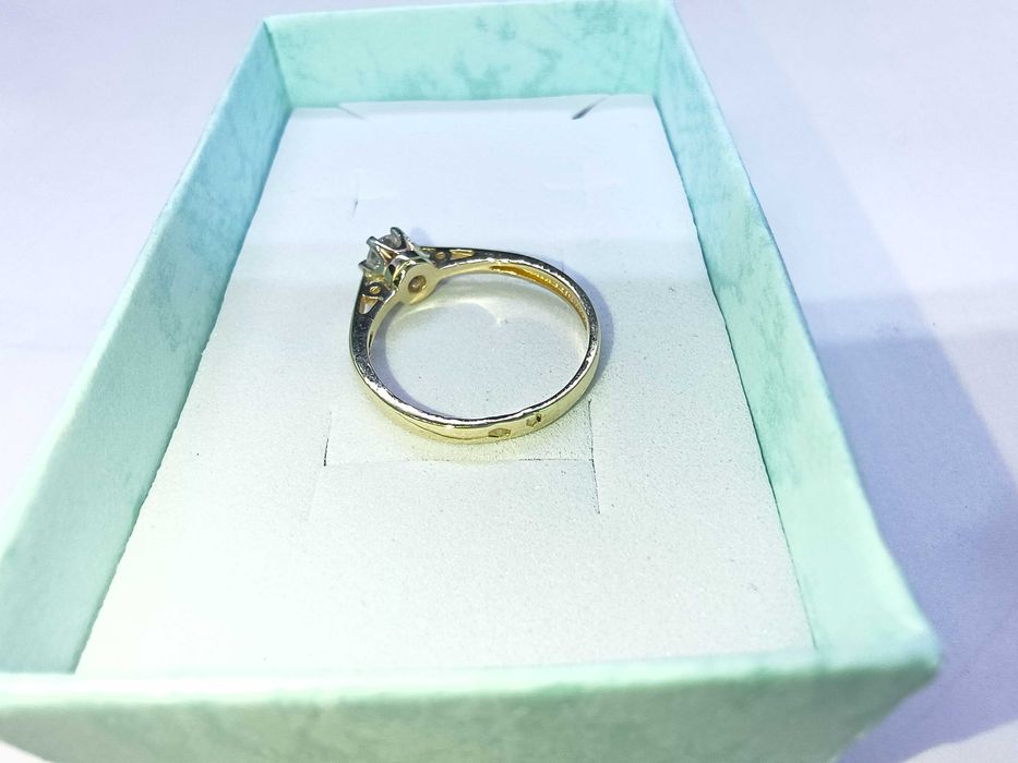 Złoty pierścionek z brylantem 0.32ct P1/F certyfikat