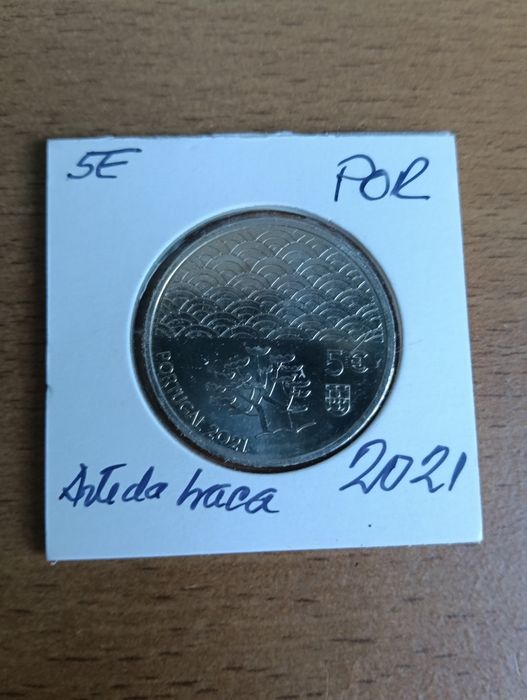4 moedas de 5€ e uma de 7,5€