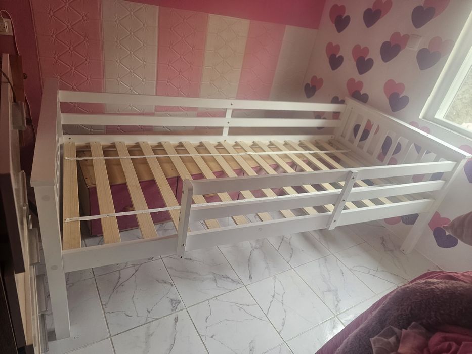 Cama de madeira branca NOVA