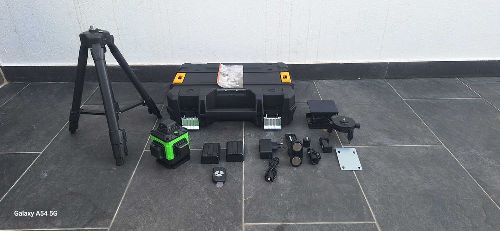 Nível laser 16 linhas 2 baterias + tripé 3D Autonivelante NOVO
