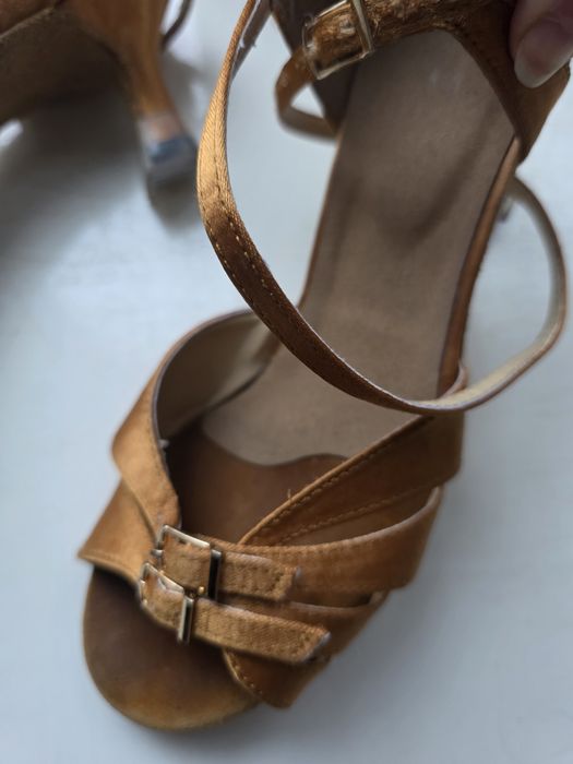 Продам танцювальні сандалі