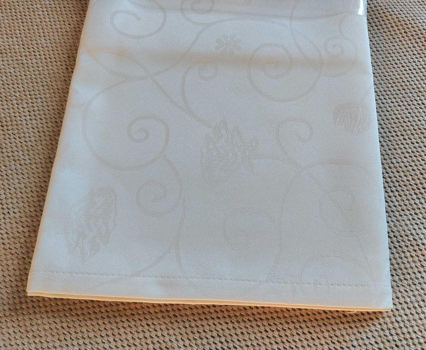 Bieżnik na stół NINA 40x160cm – elegancki, dekoracyjny