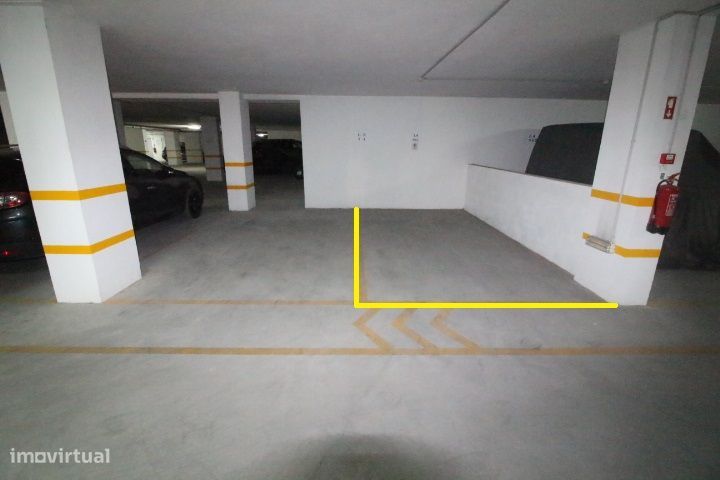 Armação de Pêra, Garagem muito central perto Caixa Geral Depósitos