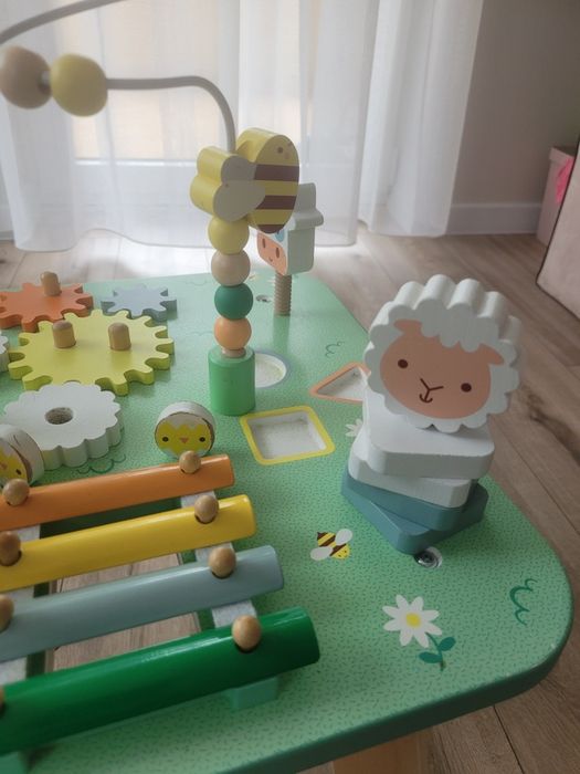 Drewniany stolik edukacyjny Janod