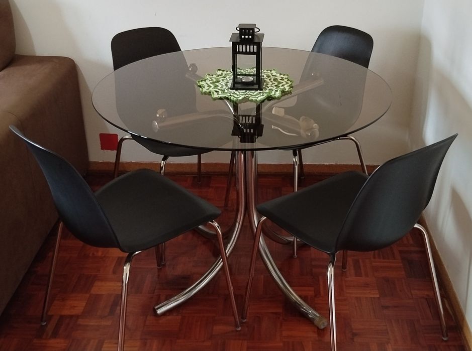 Mesa de Vidro + 4 Cadeiras
