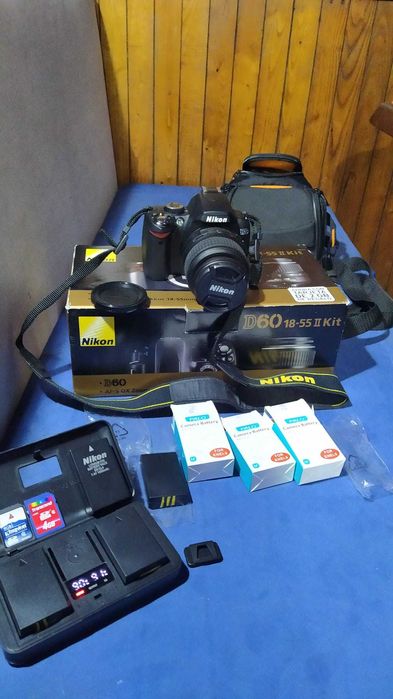 Vendo ou troco máquina fotográfica "NIKON" D60