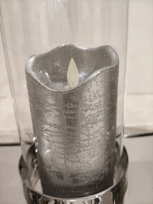Lanterna metal e vidro com vela 27cm x 25 cm em muito bom estado.