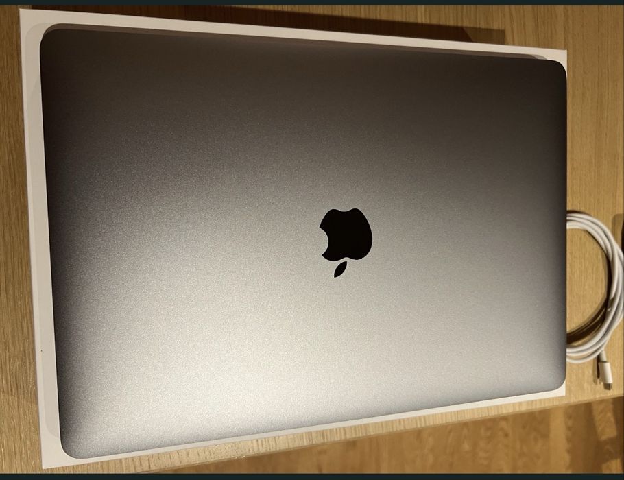 Macbook pro 2019  13” touch i5 16Gb 512GB ssd