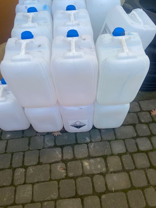 plastikowa bańka , kanister , beczka , pojemnik , zbiornik 20l paliwo woda płyny