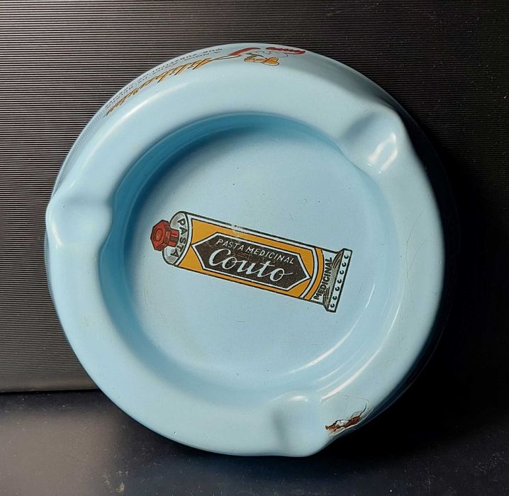 Cinzeiro antigo em esmalte da Pasta Medicinal Couto