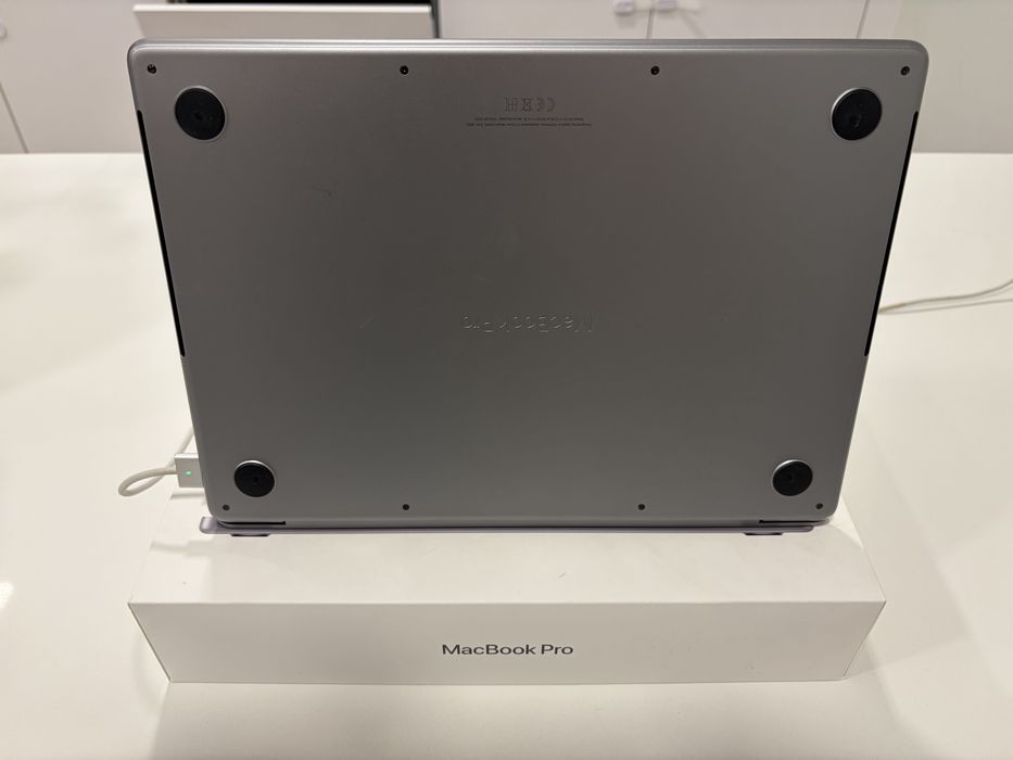 MacBook Pro 14" (2021) — M1 Pro | 16GB | 512GB — Cinzento Sideral