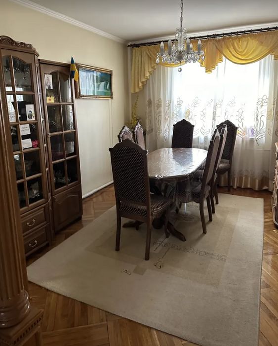 Затишний, якісно збудований будинок. Доглянута територія 34435