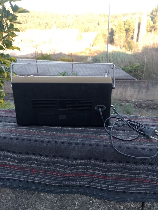 Radio portátil e 220v
