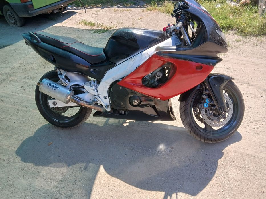 Ямаха 600 кубов .