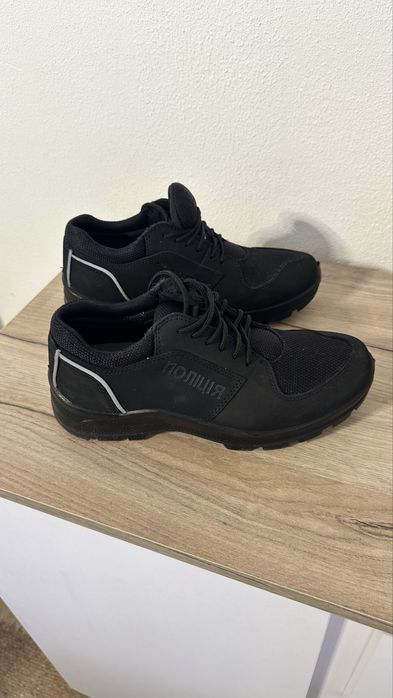 Кросівки в ідеальному стані