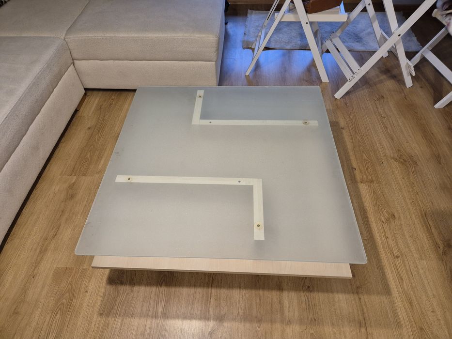 Stolik kawowy do salonu