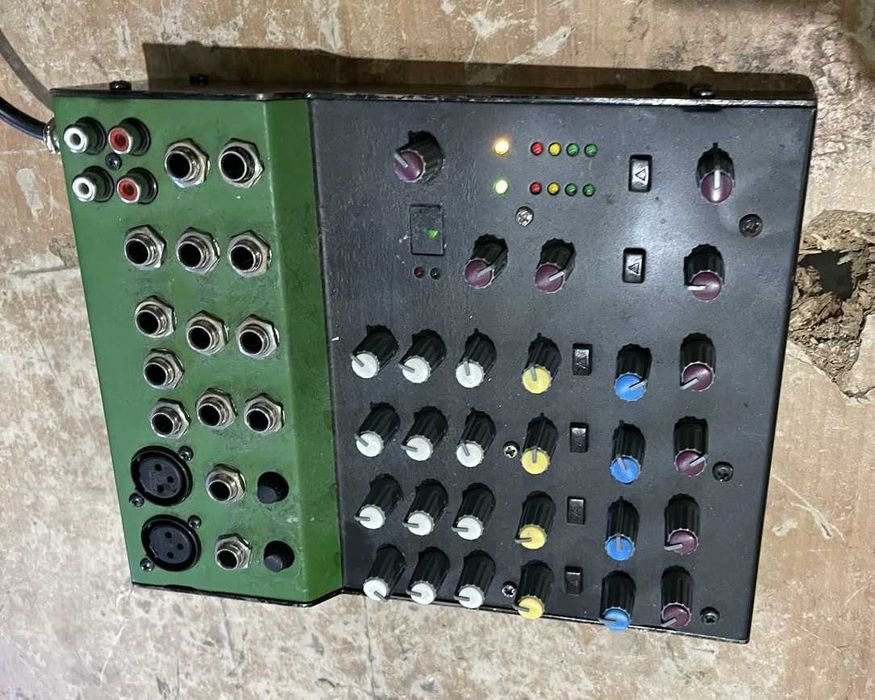 Микшерный пульт Soundcraft компактный