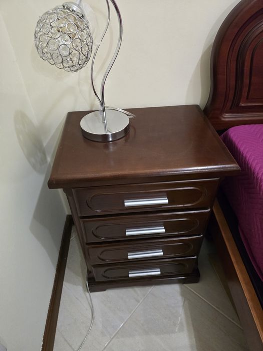 Cama solteiro com estrado e colchão 190x90/mesa cabeceira/móvel entrada e espelho