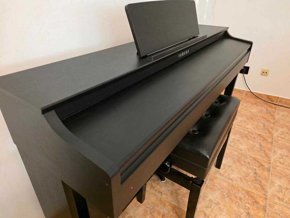 Yamaha CLP-625 + Banco Regulável + Auscultadores Sennheiser HD 559