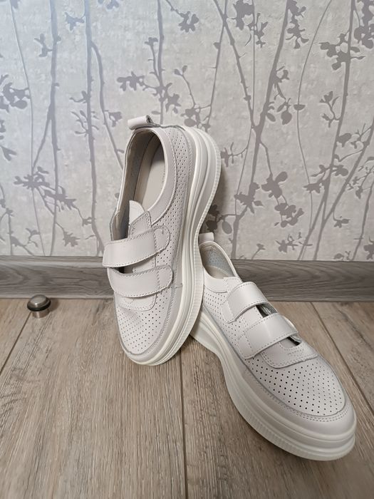 Кросівки. Мокасини.