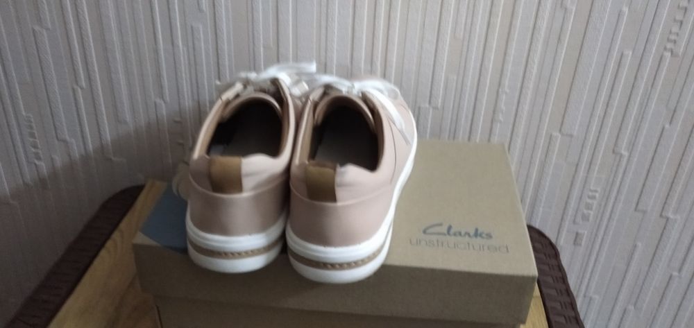 Продам полуботинки clarks